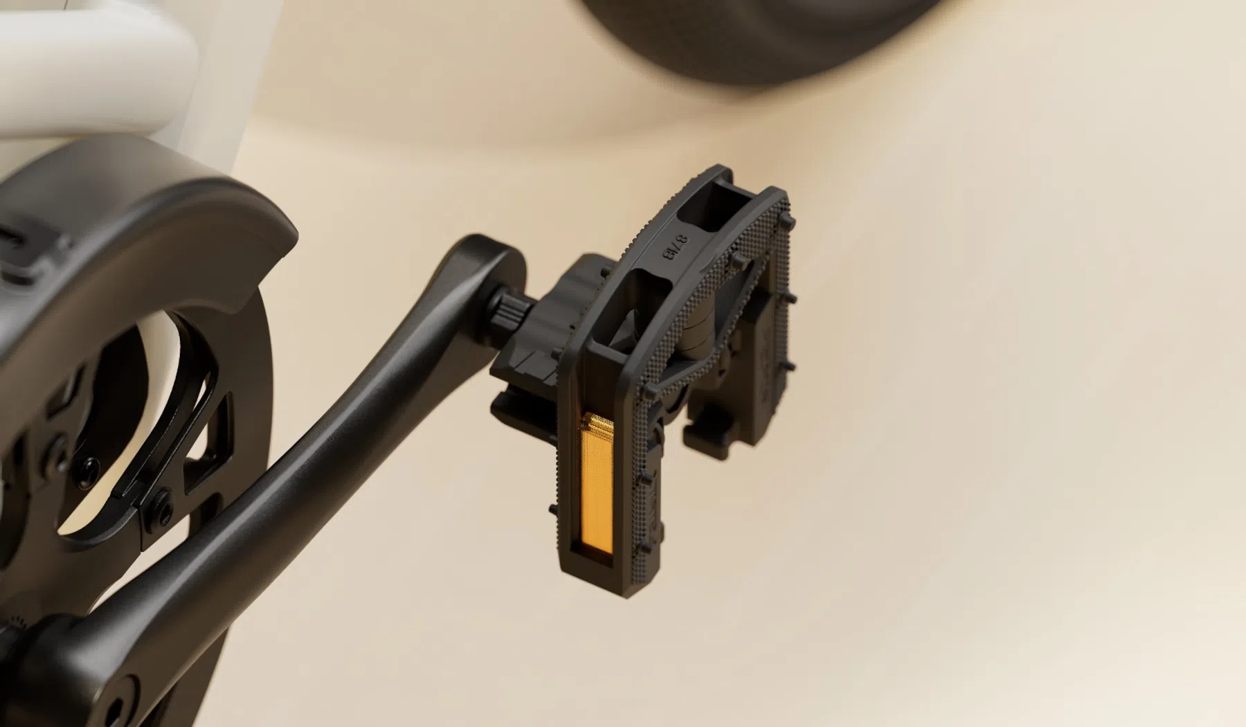 Met ingeklapte pedalen en een wegdraaiend stuur past 'ie overal.